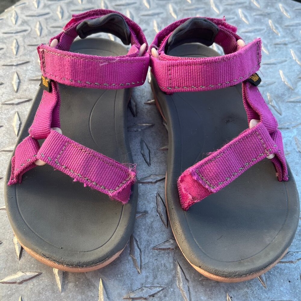 Girls pink Teva sandals